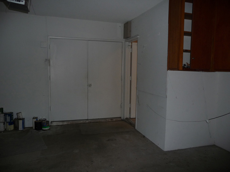 Garage_East_Wall_small.jpg