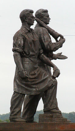 craftsmen statue