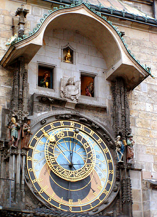 clock at the hour