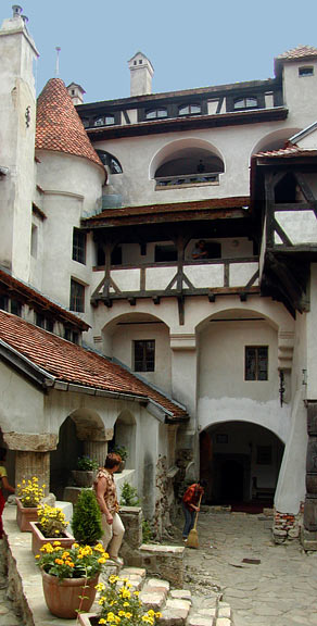 bran castle courtyard