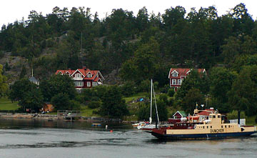 archipeligo ferry and houses