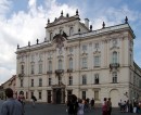 building on hill * One of the many examples of the fine architrecture to be found on castle hill in Prague. * 432 x 355 * (79KB)